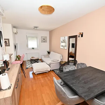 Apartman Heidi With Parking *